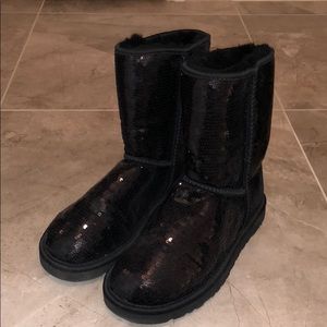 Women’s short Sequin UGG boot. Never worn!! Size 7